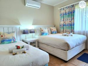 Postel nebo postele na pokoji v ubytování Villa T14 - Selborne Golf Estate + 71 fotografií