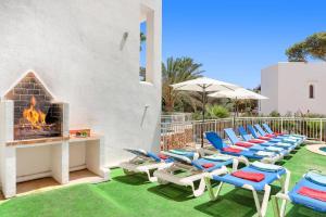 A seating area at Villa Pou Dor by Villa Plus