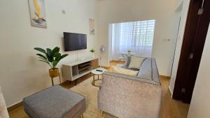 TV a/nebo společenská místnost v ubytování Lakeview 1bed with Lift Tuffoam Apt Ksm