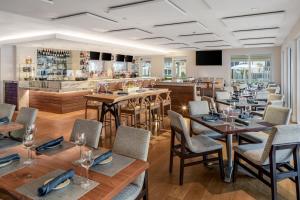 Restaurace v ubytování Delray Sands Resort