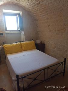 A bed or beds in a room at Trullo Pentimelle e Casa Pentimelle