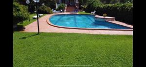 The swimming pool at or close to Casa a mare