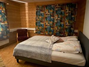 a bedroom with a bed and a painting on the wall at Sentrum overnatting-Kjøllefjord in Kjøllefjord