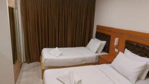 Kama o mga kama sa kuwarto sa Jawheret Alswefia Hotel Suite