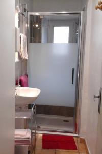 Koupelna v ubytování Gîte à PESTEL + 11 fotografií