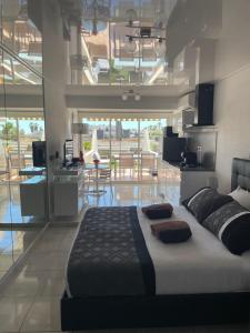 Η κουζίνα ή μικρή κουζίνα στο The naturist glamour suite