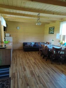 a living room with a table and a couch at Dom letniskowy Krzyś in Przejma Wielka