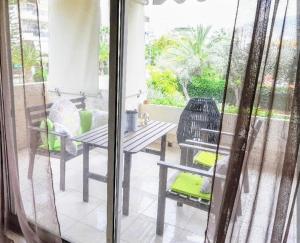 Zahrada ubytování GLYFADA 1BEDROOM UNIT with FIREPLACE