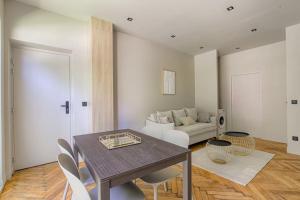 Posezení v ubytování Bel appartement lumineux, deux pièces, Ecully