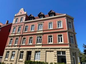 a large brick building with a tower on top at Q2 Apartment Hannover Döhren mit Ausblick in Hannover