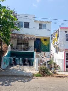 サンタ・クルス・ウアトゥルコにあるCasablancaの白い建物