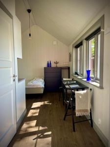 Postel nebo postele na pokoji v ubytování Bergs Gård & Hållsvikens Gård