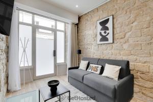 Zona de estar de Charming flat with Jacuzzi heart of Paris GetHosted
