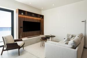 TV/trung tâm giải trí tại Terracos de Quarteira -Luxury Duplex Penthouse 3BR Best View, 50m from Beach