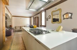 Kuchyň nebo kuchyňský kout v ubytování UR-NEST Guerrazzi