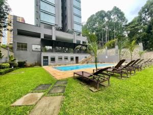 Taman di luar Executive 3-Bed Apartment in Kitusuru Nairobi