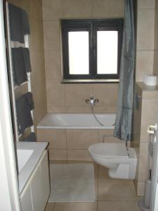 Ένα μπάνιο στο Appartement Courcelles