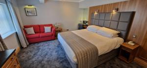 Кровать или кровати в номере The Royal Hotel
