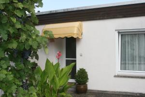 a house with a yellow an awning and a window at Ferienwohnung Neuber in Bad Kissingen