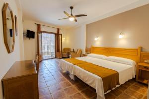 Posteľ alebo postele v izbe v ubytovaní Hotel La Fragua II