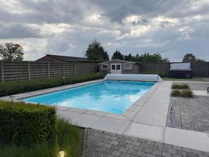 Bazén v ubytování B&B De Vreehoeve nebo v jeho okolí