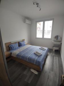 Rúm í herbergi á Apartment Kiril