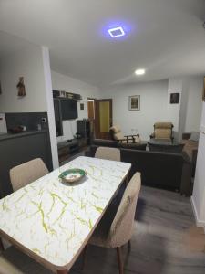 Eldhús eða eldhúskrókur á Apartment Kiril