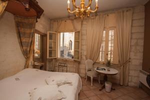 Koupelna v ubytování Hôtel du Palais des Papes