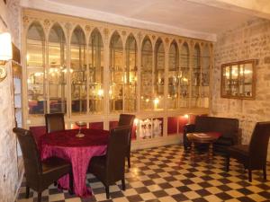 Posezení v ubytování Hôtel du Palais des Papes