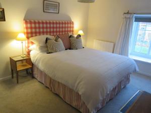 Postel nebo postele na pokoji v ubytování Abacus Cottage