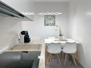 A kitchen or kitchenette at Apartamentos 2K - Apartamento junto al casco viejo