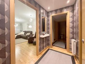 A bed or beds in a room at Apartamentos 2K - Apartamento junto al casco viejo