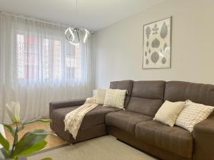 A seating area at Apartamentos 2K - Apartamento junto al casco viejo
