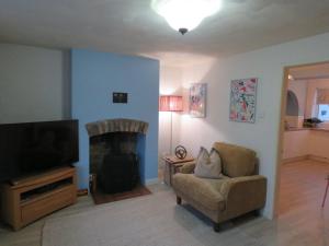 TV a/nebo společenská místnost v ubytování Abacus Cottage