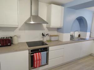 Kuchyň nebo kuchyňský kout v ubytování Abacus Cottage + 12 fotografií