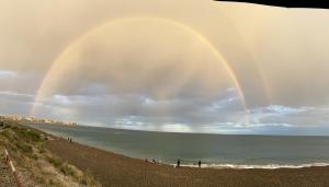 a double rainbow over the beach and the ocean at Loft D-Oro in Comodoro Rivadavia