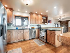Η κουζίνα ή μικρή κουζίνα στο Grand View - Targhee Ski Resort, Jackson, Hot Tub