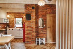 Una cocina o cocineta en Skrzaci zakątek - domek z prywatną balią z jacuzzi 92 fotos más