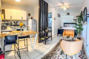 Gallery image of Cozy apartment near Seminole Hard Rock Cafe in Hollywood