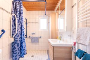 a bathroom with a shower curtain and a sink at Huus de Freese 35224 in Beningafehn +31 photos