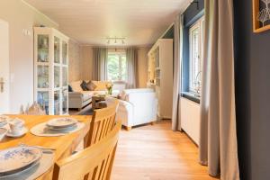 a dining room and living room with a table and chairs at Huus de Freese 35224 in Beningafehn