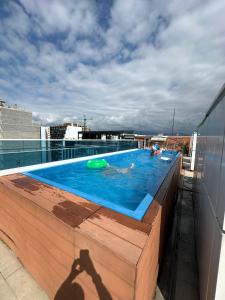 Πισίνα στο ή κοντά στο Deluxe Family Apartment 24A