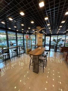 Εστιατόριο ή άλλο μέρος για φαγητό στο Deluxe Family Apartment 24A