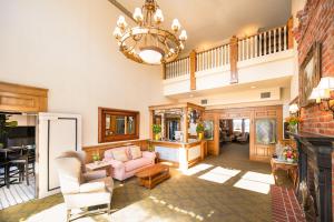 a living room with a couch and a chandelier at Fairhaven Village Inn in Bellingham
