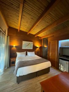 Postel nebo postele na pokoji v ubytování Olmue Natura Lodge & Spa + 37 fotografií