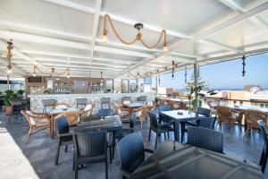Reštaurácia alebo iné gastronomické zariadenie v ubytovaní Labyrinth Hotel