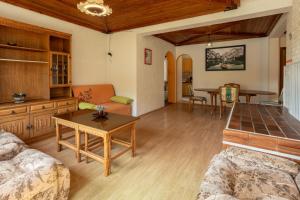 Apartmaji Loreta的休息区