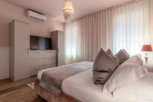 Postel nebo postele na pokoji v ubytování MURANO Place - MISTRO - 2 bedrooms + 18 fotografií