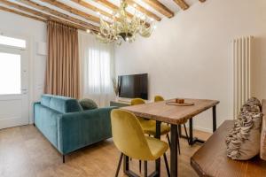 TV a/nebo společenská místnost v ubytování MURANO Place - MISTRO - 2 bedrooms