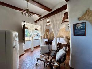 Χώρος καθιστικού στο Authentic Cave House with Views - Cova L'Aljub
